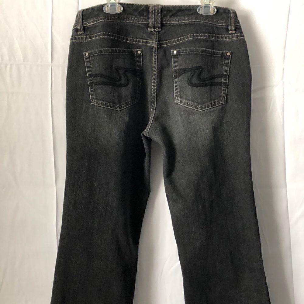 White House Black Market women’s 6 short black jeans